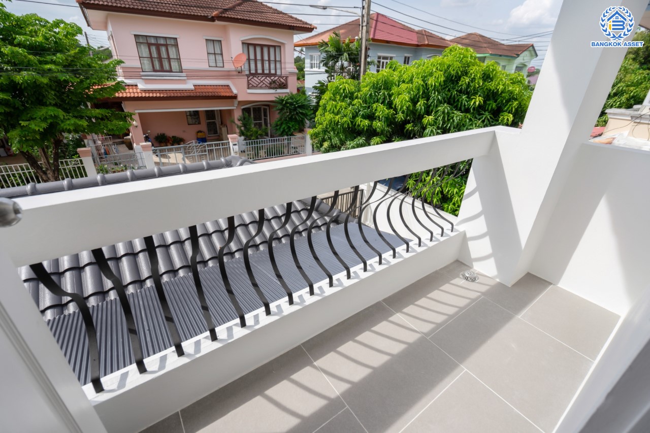 บ้านมือสองตกแต่งใหม่ ม.ปาริชาต ปิ่นเกล้า-พุทธมณฑลสาย4 แบรนด์ LH เนื้อที่ 51.2 ตร.ว. ฟังก์ชันครบ 3 ห้องนอน 2 ห้องน้ำ 1 ห้องอเนกประสงค์ 1 ที่จอดรถ บนทำเลศักยภาพ เชื่อมสู่ทางคู่ขนานลอยฟ้าบรมราชชนนี ใกล้ ม.มหิดล เซ็นทรัลศาลายา และรายล้อมด้วยสิ่งอำนวยความสะดวกครบครัน...